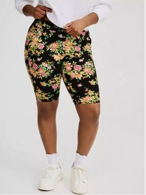 Torrid Black Floral 11” Bike Shorts -Size 2X - NWOT!
